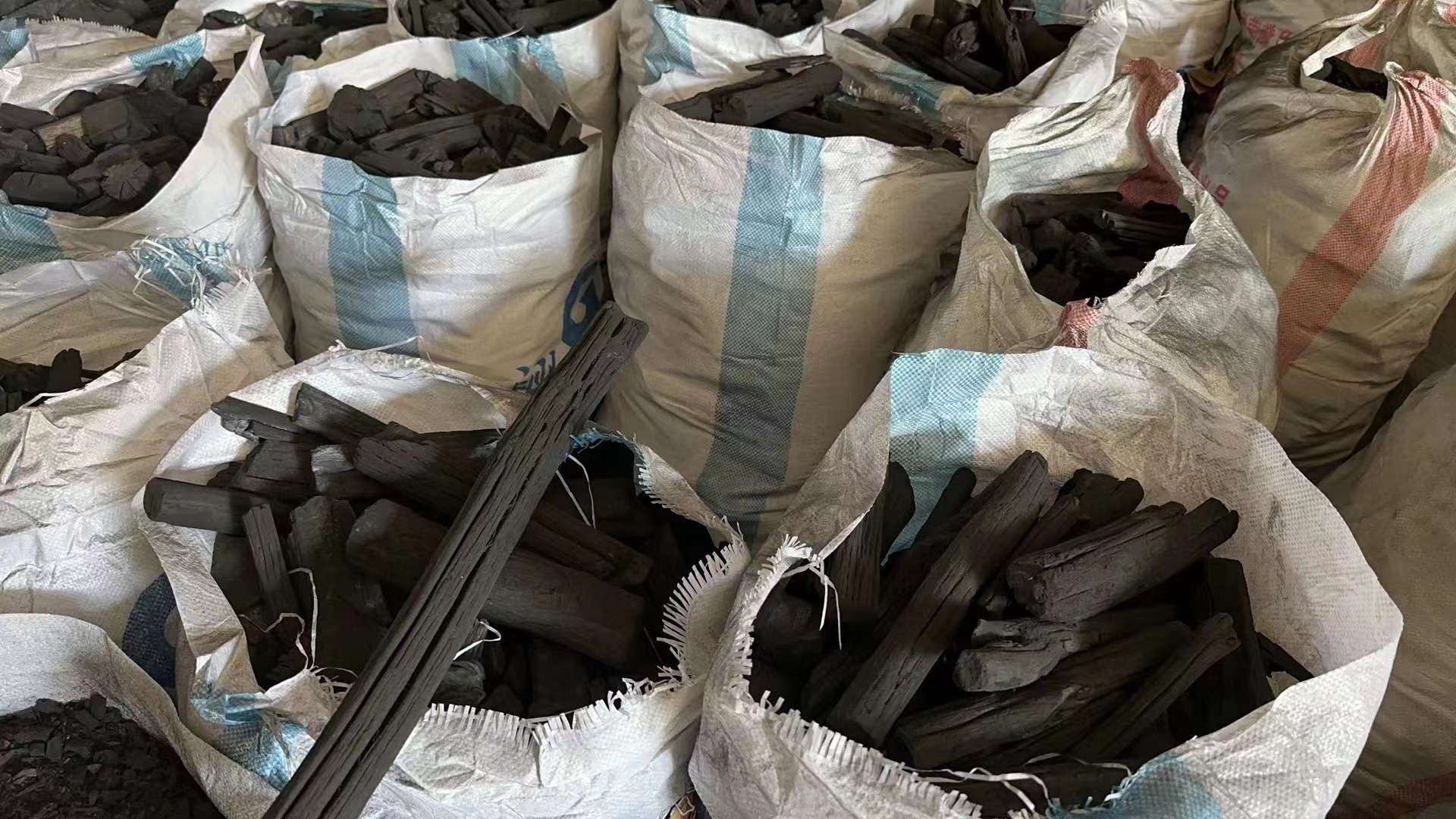 木炭1.jpg 木炭1.jpg